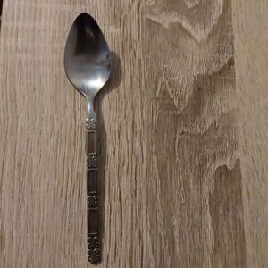 Oneida Community Stainless - MADRID No Black‎ Accent